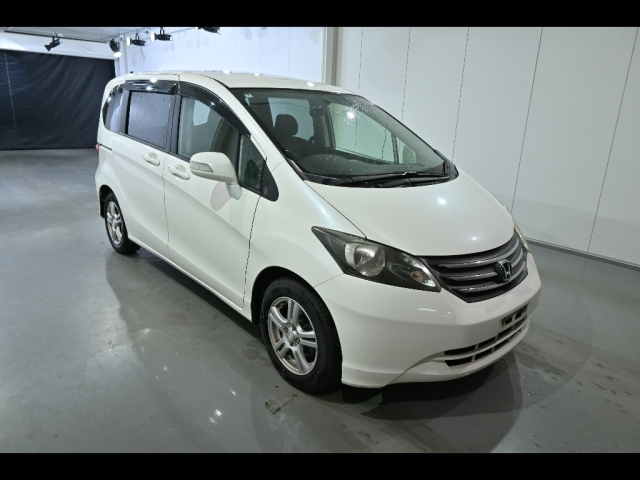 HONDA FREED — фото