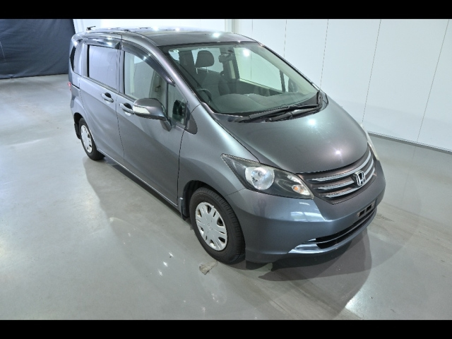 HONDA FREED — фото