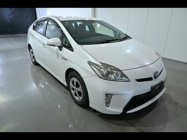 TOYOTA PRIUS — фото