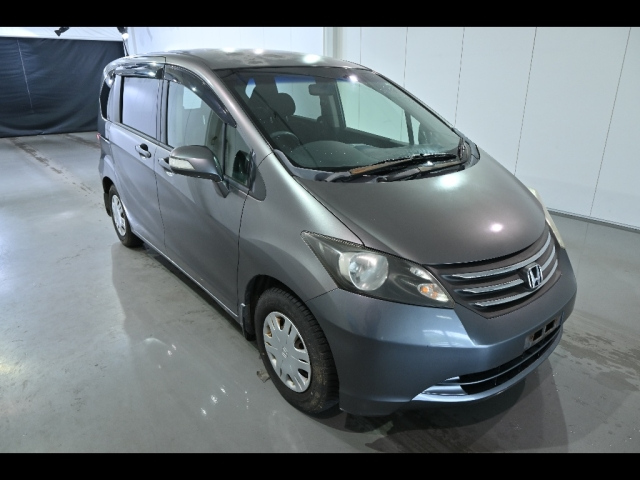 HONDA FREED — фото