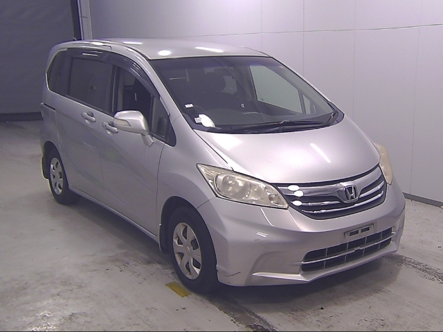 HONDA FREED — фото