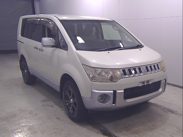 MITSUBISHI DELICA — фото