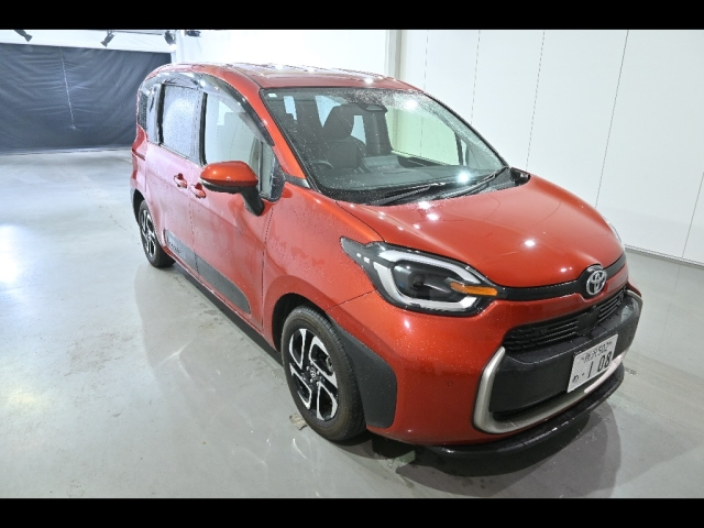 TOYOTA SIENTA — фото
