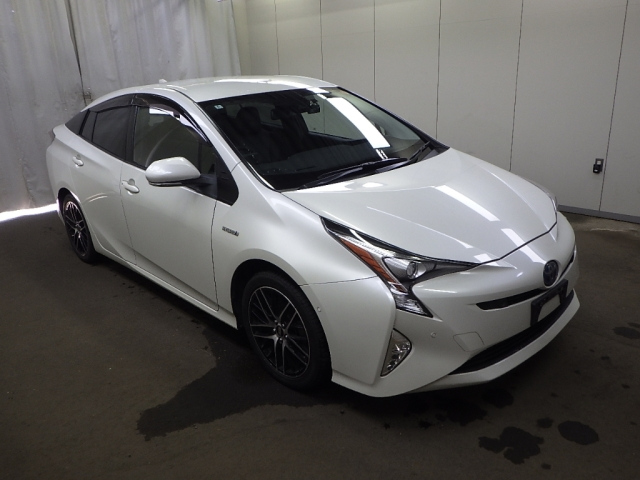 TOYOTA PRIUS — фото