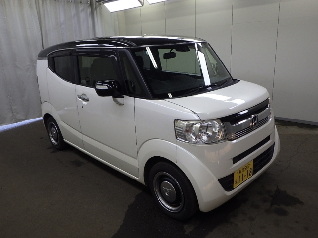 HONDA N BOX SLASH