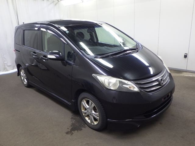 HONDA FREED — фото