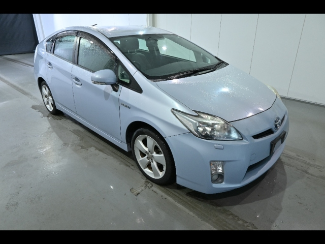TOYOTA PRIUS — фото