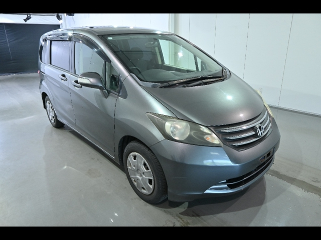 HONDA FREED — фото