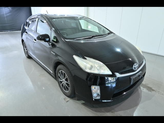 TOYOTA PRIUS — фото