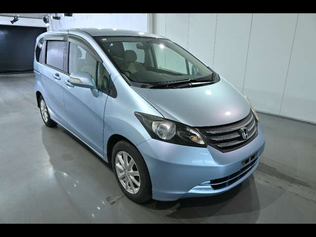 HONDA FREED — фото