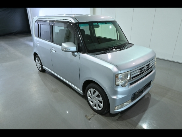 TOYOTA PIXIS SPACE