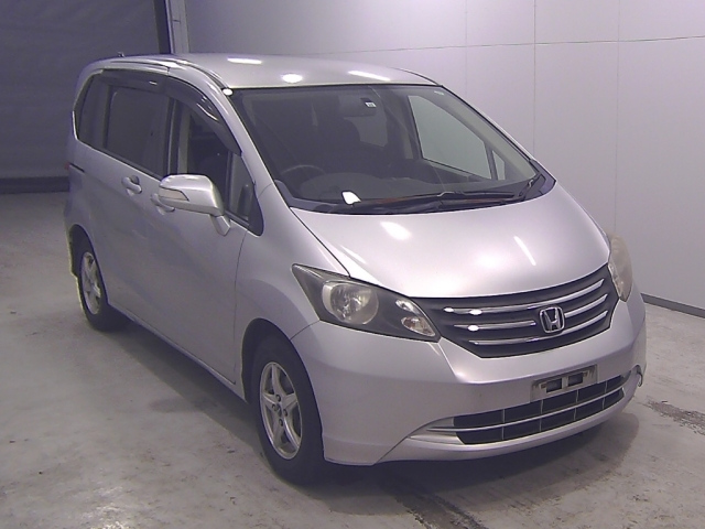 HONDA FREED — фото