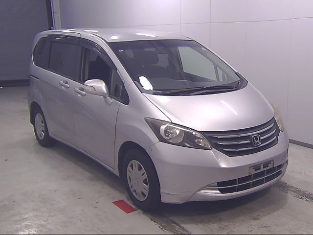 HONDA FREED — фото