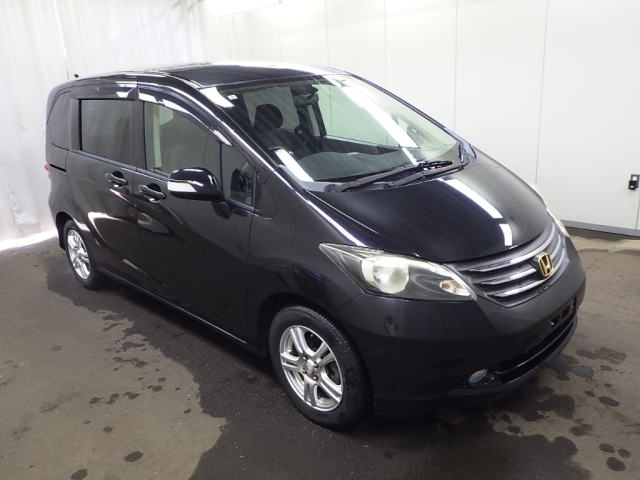HONDA FREED — фото
