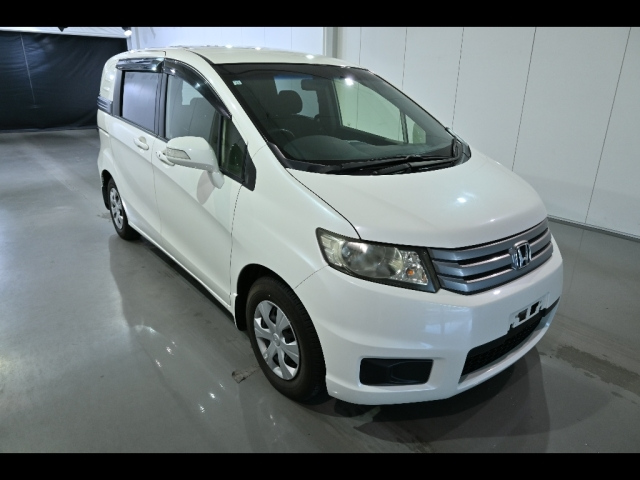 HONDA FREED — фото