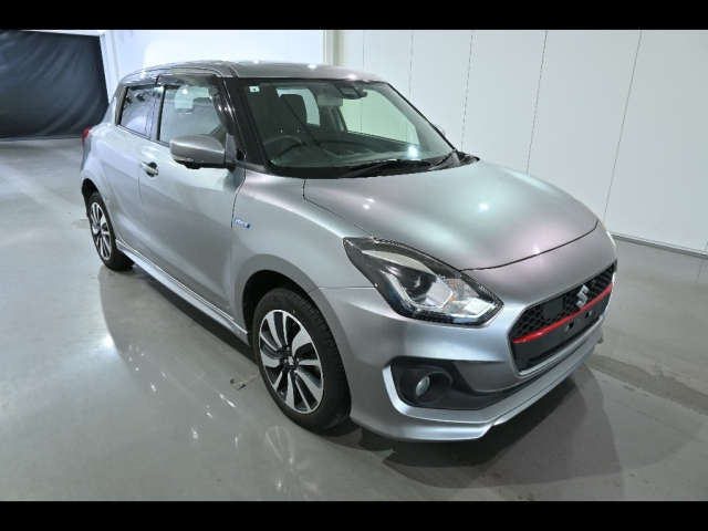 SUZUKI SWIFT — фото