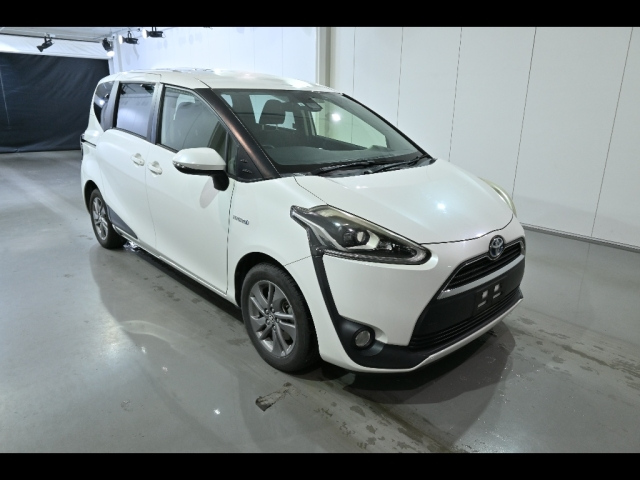 TOYOTA SIENTA — фото