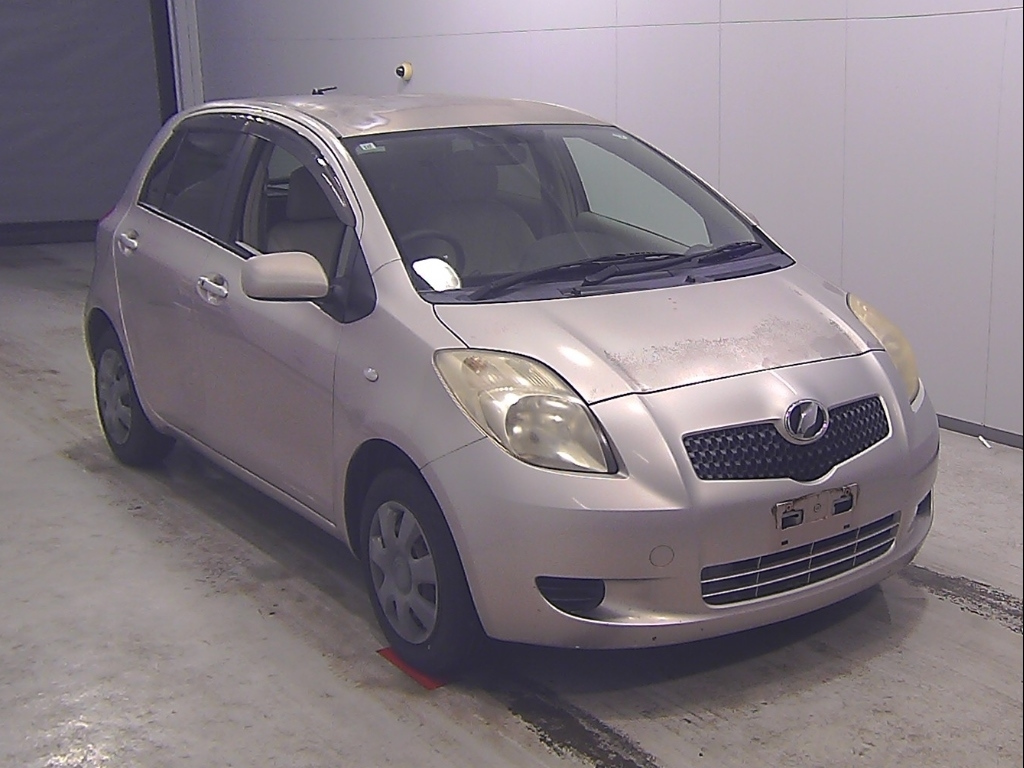 TOYOTA VITZ — фото