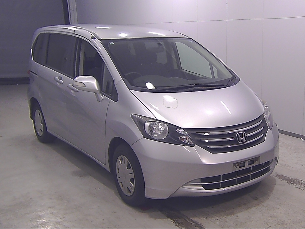 HONDA FREED — фото