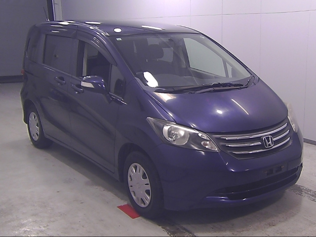 HONDA FREED — фото