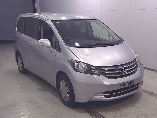 HONDA FREED — фото