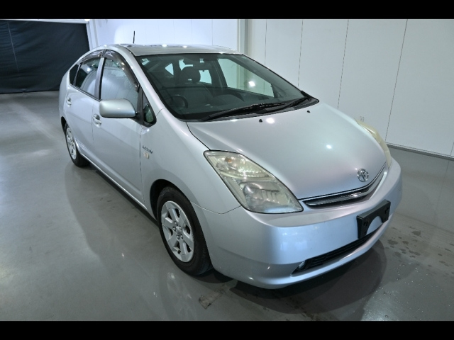 TOYOTA PRIUS — фото