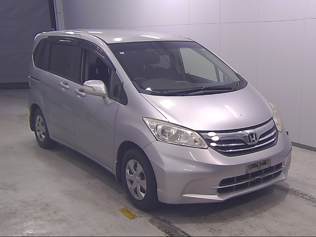 HONDA FREED — фото