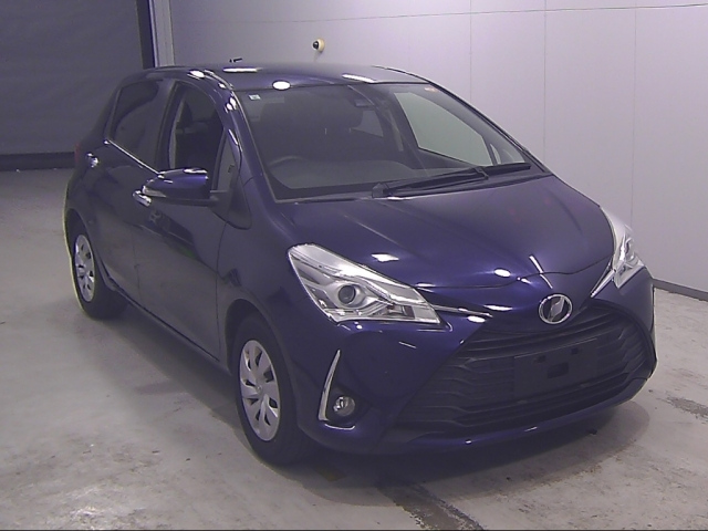TOYOTA VITZ — фото