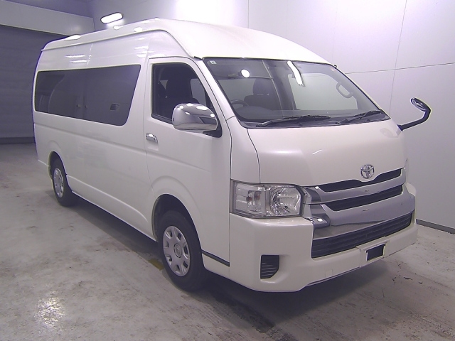 TOYOTA HIACE — фото