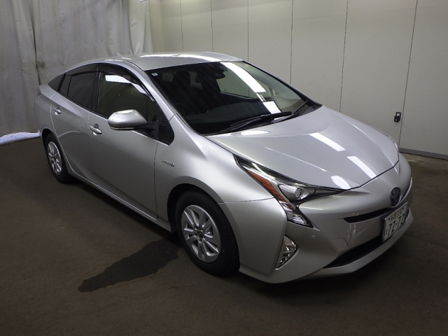 TOYOTA PRIUS — фото