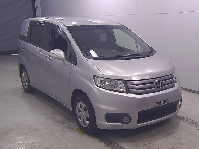 HONDA FREED — фото