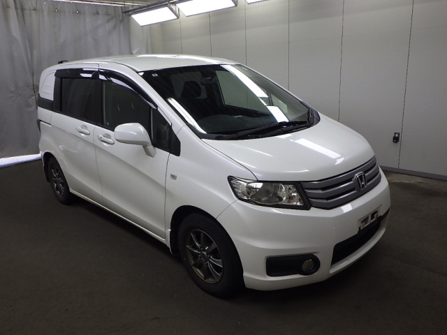HONDA FREED — фото