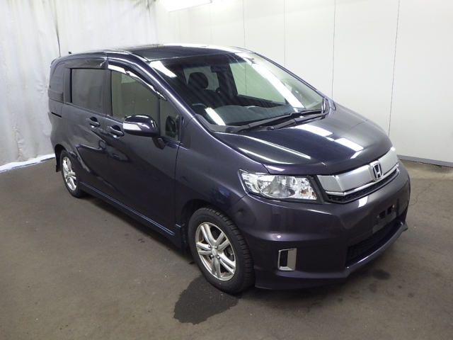 HONDA FREED — фото
