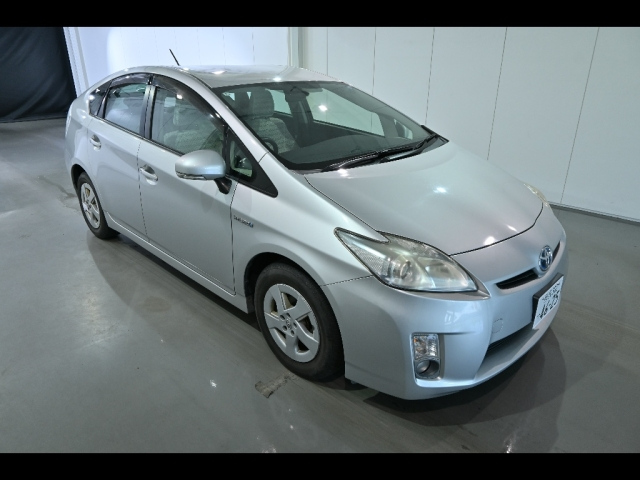 TOYOTA PRIUS — фото