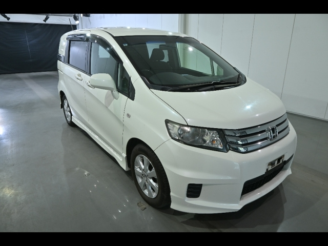 HONDA FREED — фото