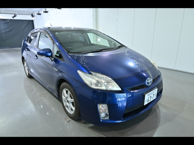 TOYOTA PRIUS — фото