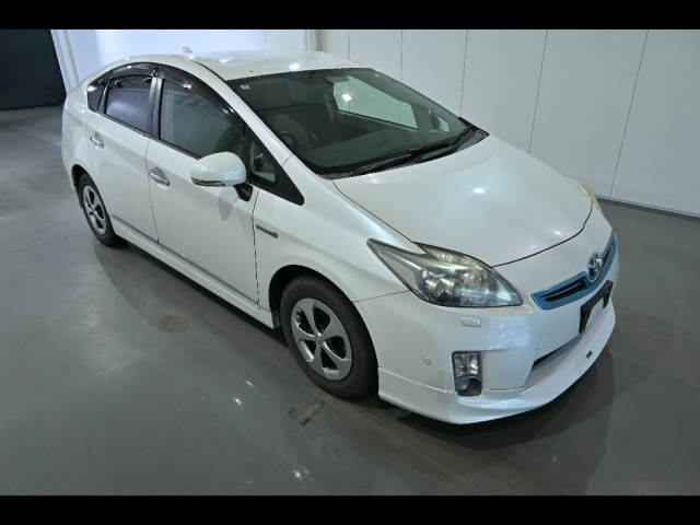 TOYOTA PRIUS — фото