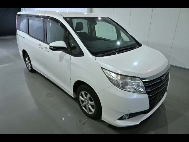 TOYOTA NOAH — фото
