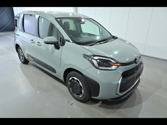 TOYOTA SIENTA — фото