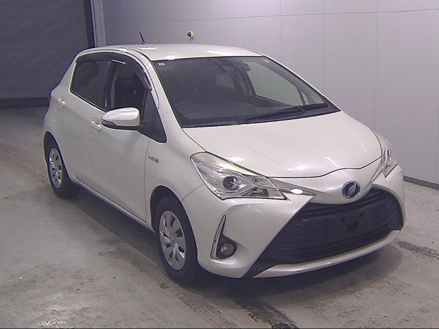 TOYOTA VITZ — фото