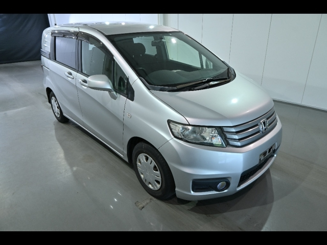 HONDA FREED — фото