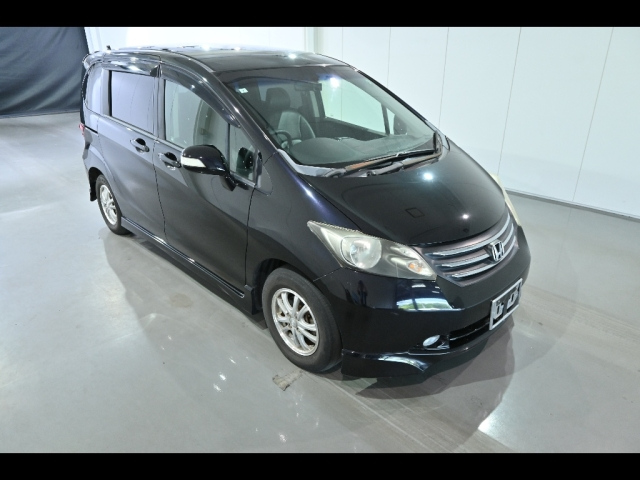 HONDA FREED — фото