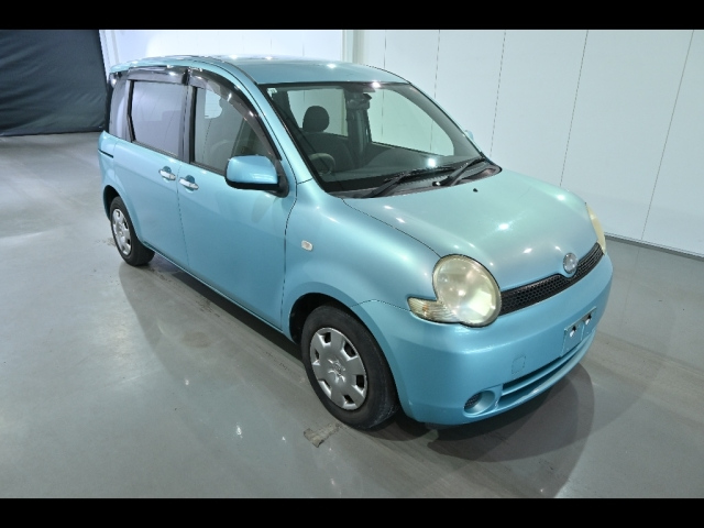 TOYOTA SIENTA — фото