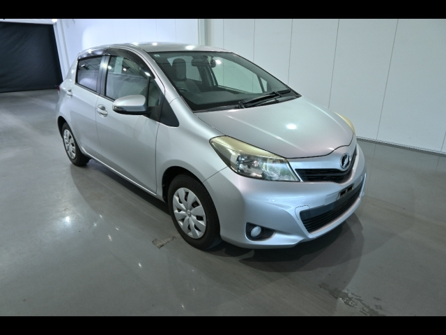 TOYOTA VITZ — фото