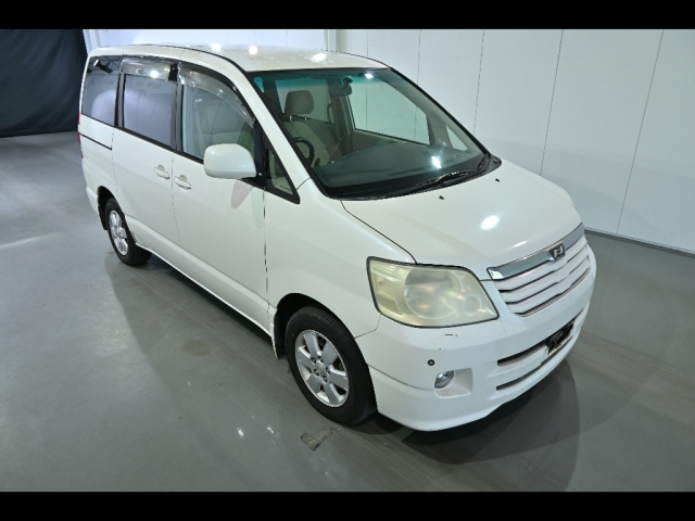 TOYOTA NOAH — фото