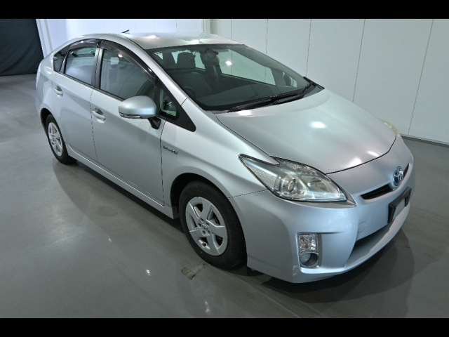 TOYOTA PRIUS — фото