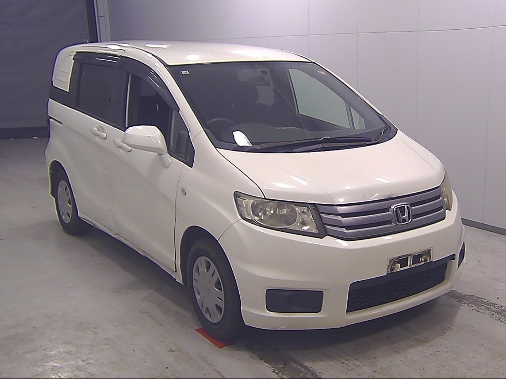 HONDA FREED — фото