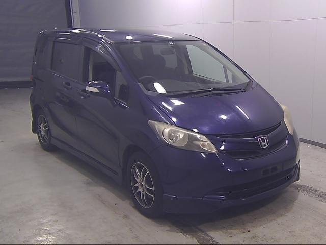 HONDA FREED — фото