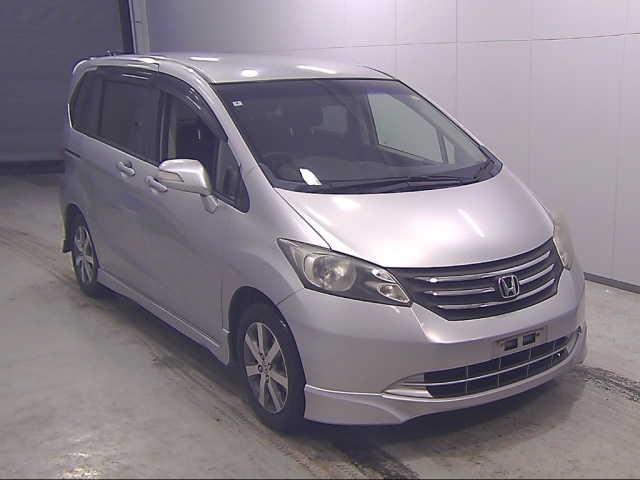 HONDA FREED — фото