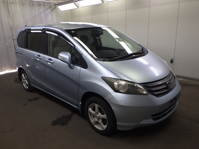HONDA FREED — фото